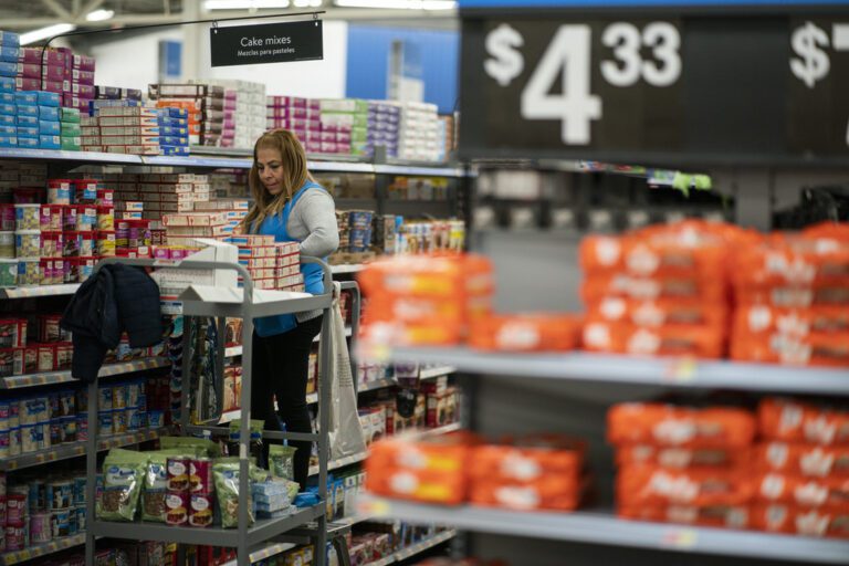 New york penalizes walmart for selling lifelike toy guns