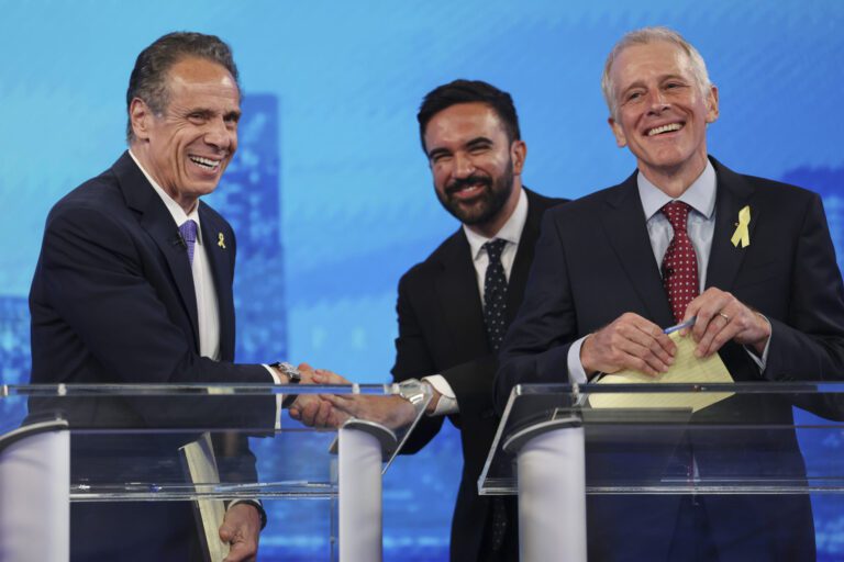 Cuomo’s Campaign Boosted by Endorsements in Strategy to Revitalize NYC Mayor’s Race