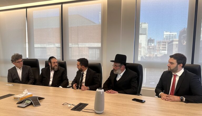 Satmar Leaders Reject Mamdani’s Endorsement, Rally Behind Cuomo