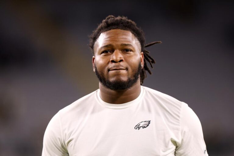 Eagles Tackle Undergoes Dual Shoulder Surgery