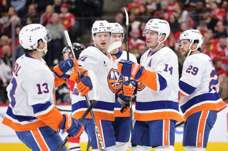 Islanders Secure Dramatic Shootout Victory Against Blackhawks as 2025 Season Nears End