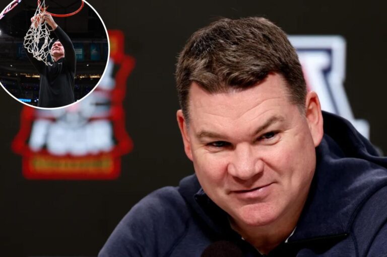 Arizona Backs Coach Tommy Lloyd After He Rejects Huge UNC Offer